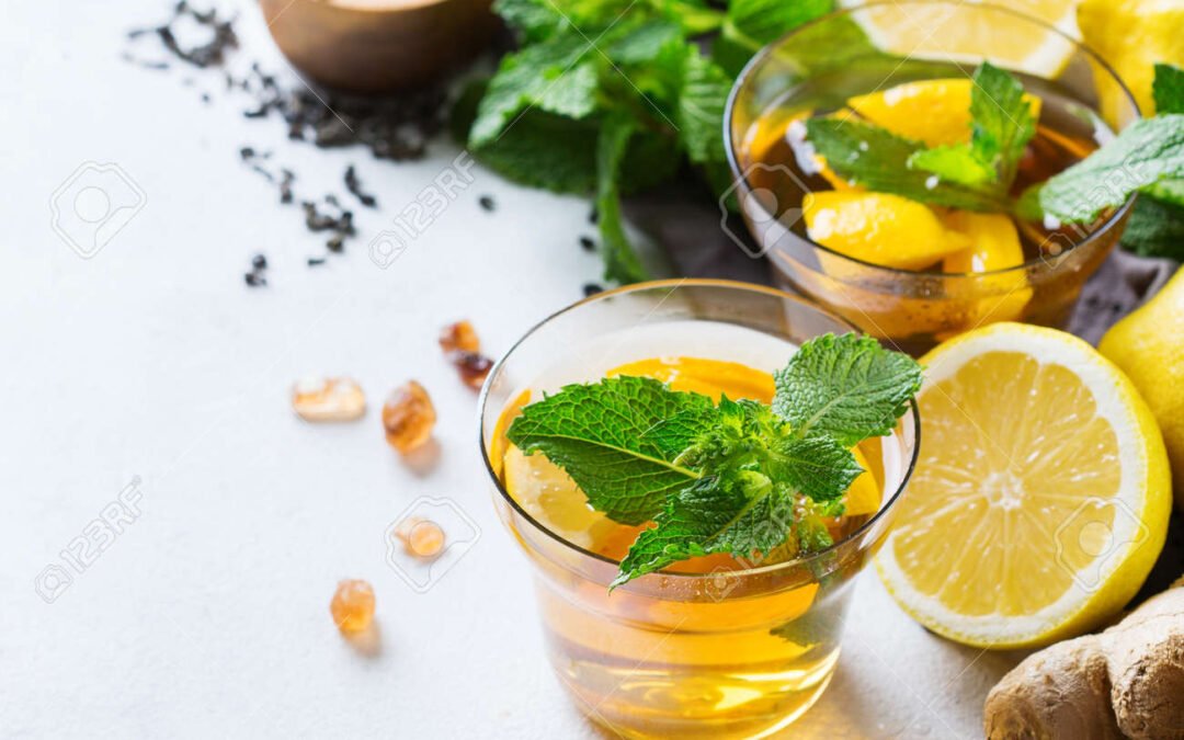 Infusión de menta con limón, jengibre y miel